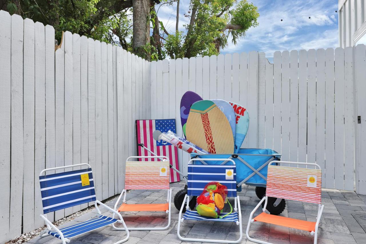 Few Steps To Ocean-4 Beach Cruisers & Free Parking & Private Backyard Jacksonville Beach Exterior foto